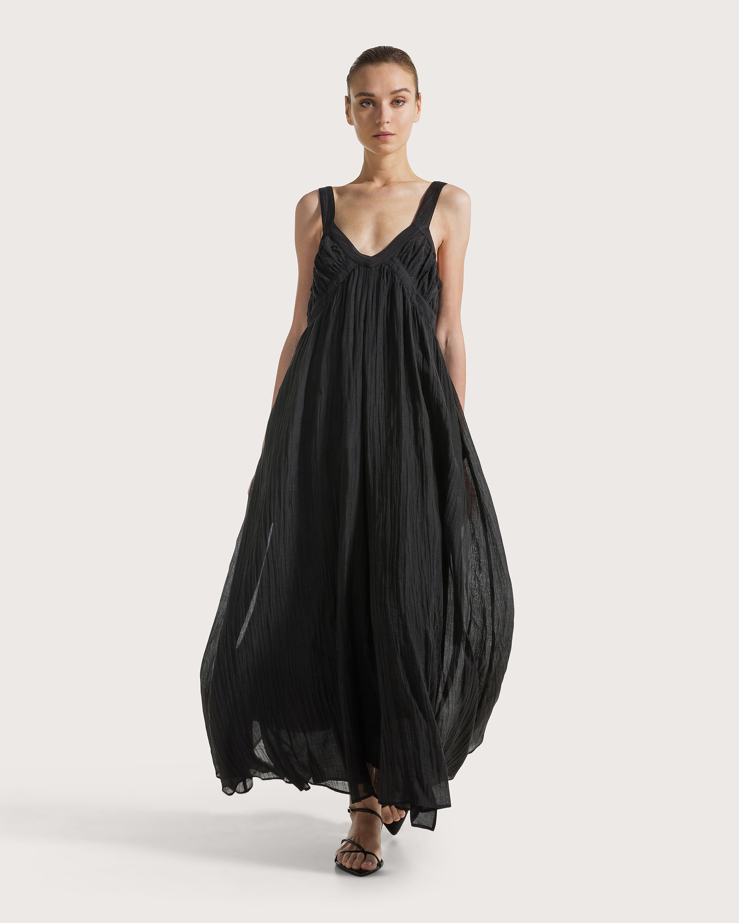 Šaty nero voile unito fiammato stropicciato pernamente