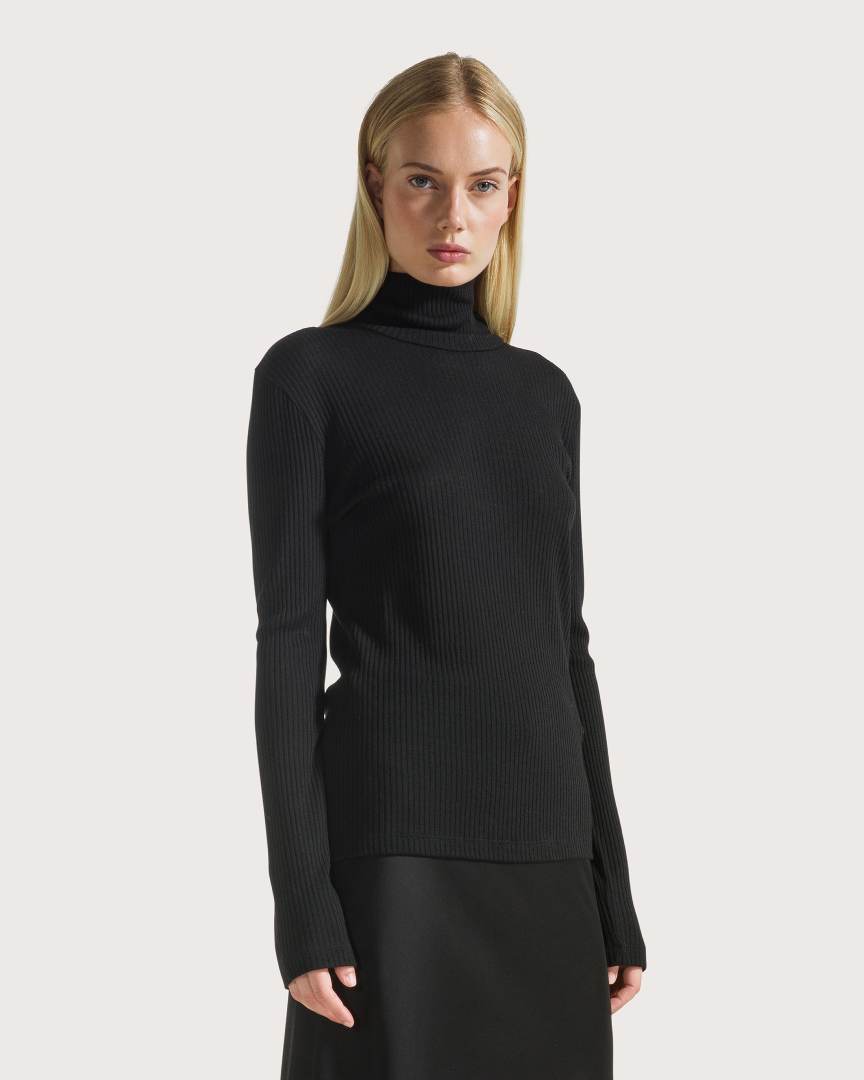 Top nero costina pura lana